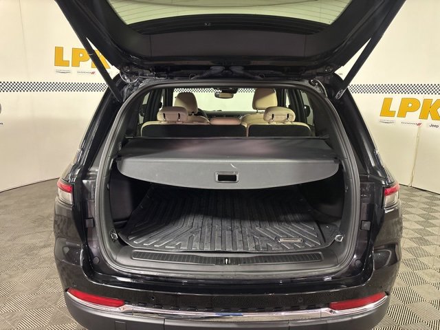 Used 2023 Jeep Grand Cherokee Limited image 9