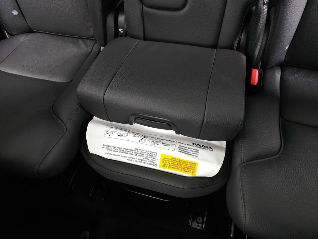 Certified 2025 Volvo XC90 B6 Plus w/ Protection Package AWD/4WD image 18