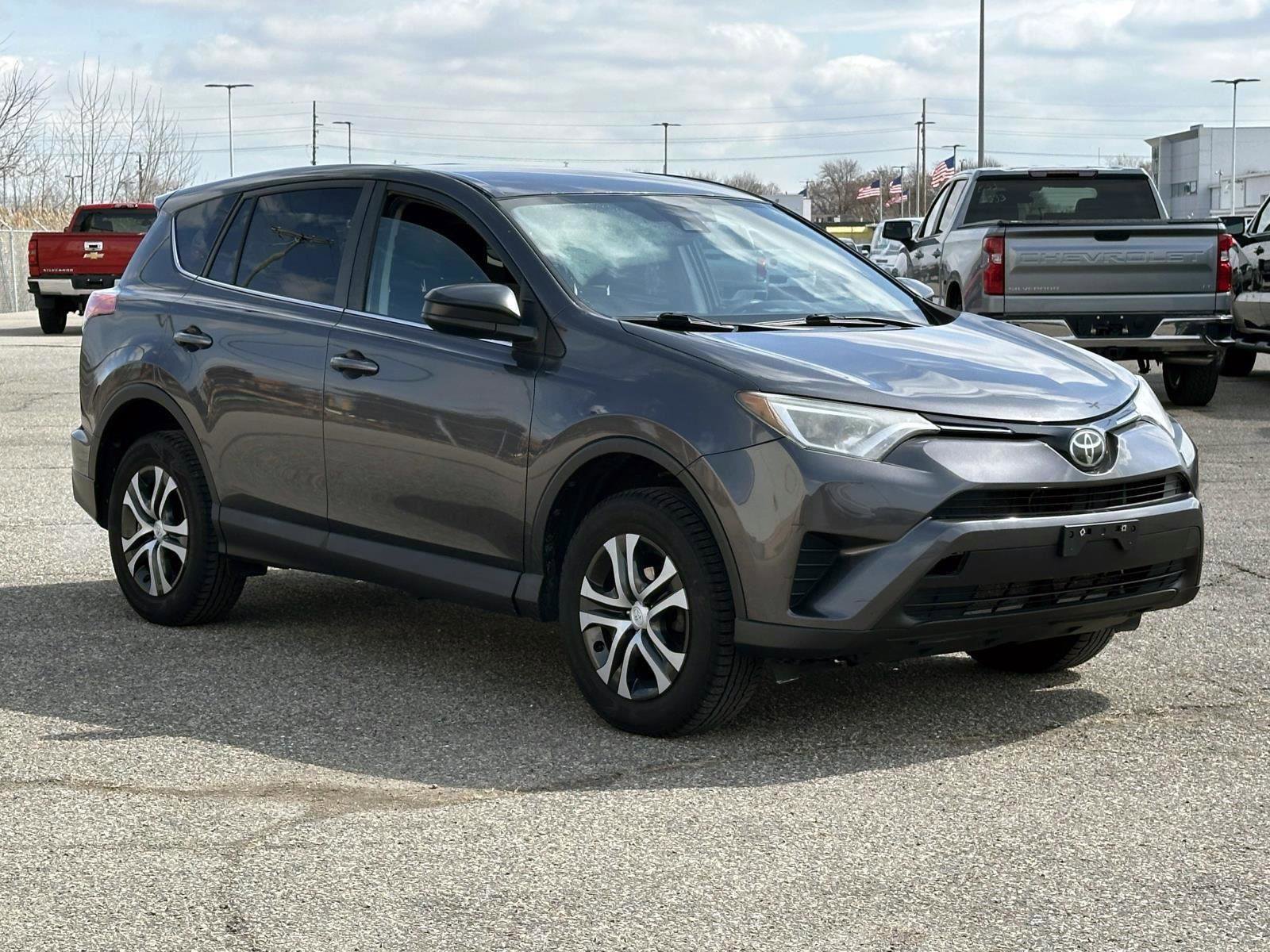 Used 2018 Toyota RAV4 LE image 6