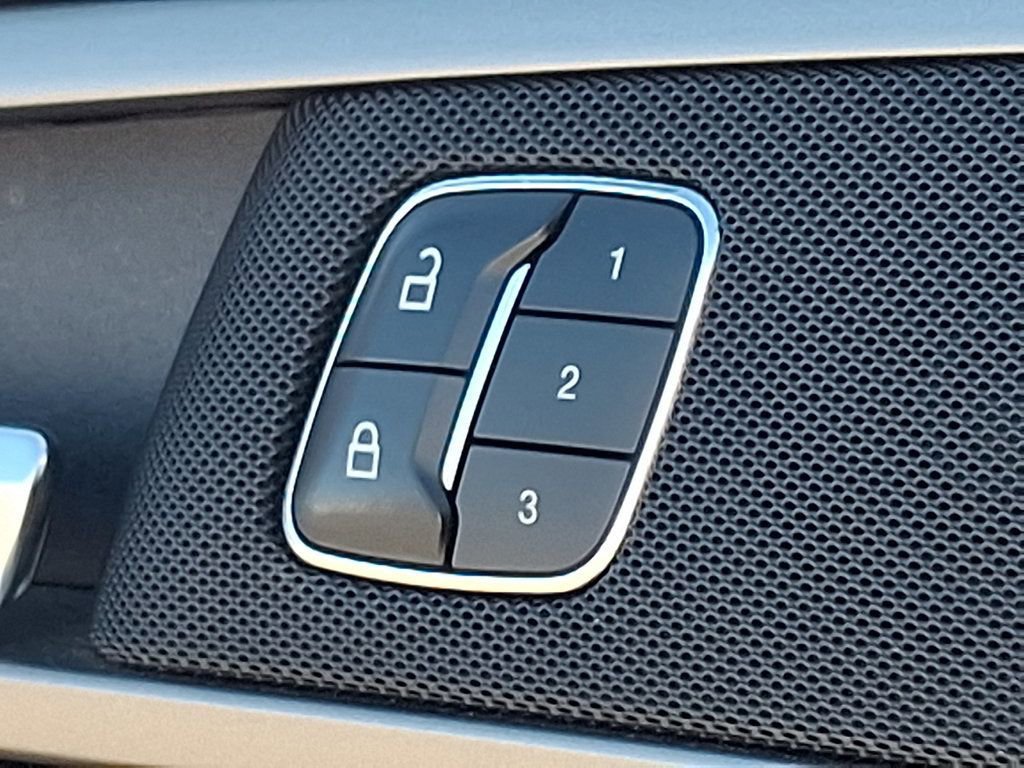 Used 2014 Ford Fusion SE w/ Equipment Group 202A image 24