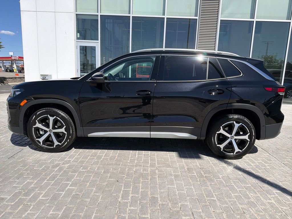 Certified 2025 Volkswagen Tiguan SE AWD/4WD image 3