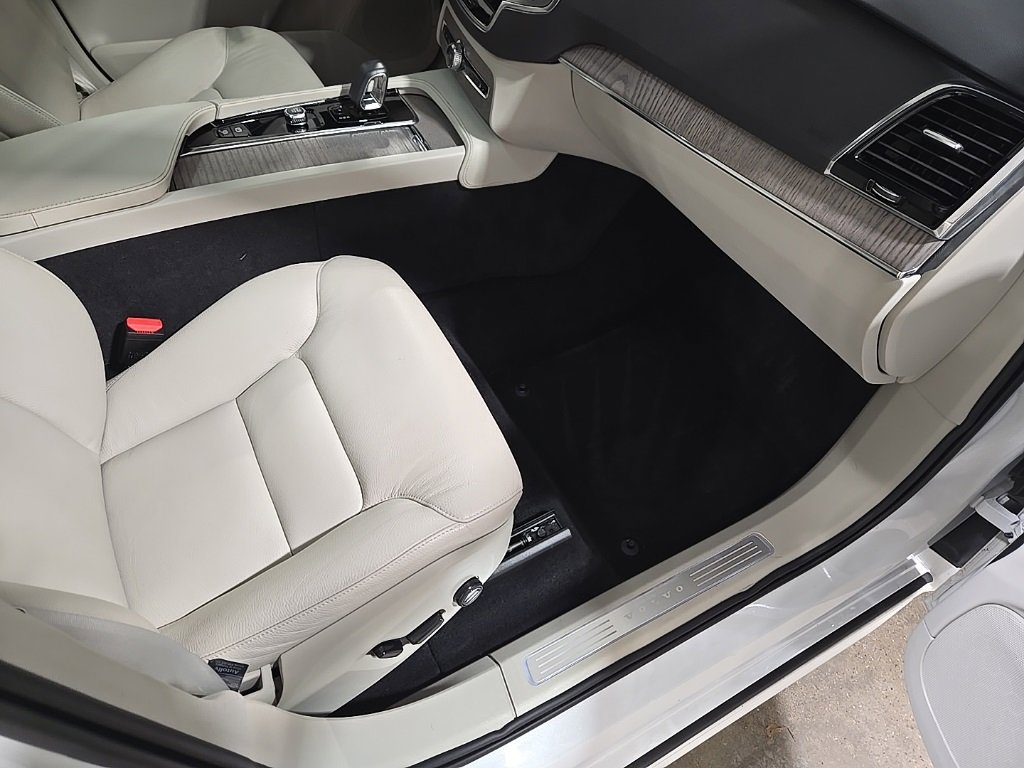 Used 2024 Volvo XC90 B6 Plus w/ Protection Package Premier image 21