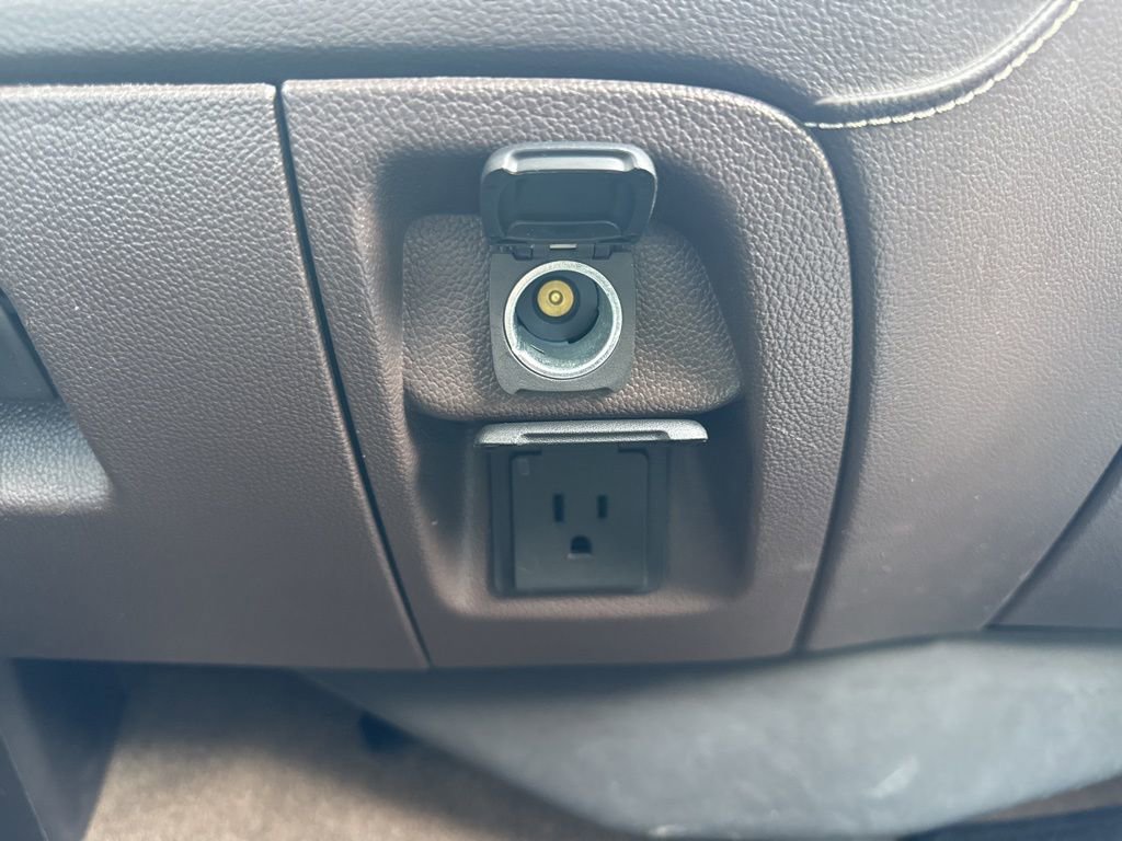 Used 2017 Chevrolet Silverado 1500 LTZ image 24