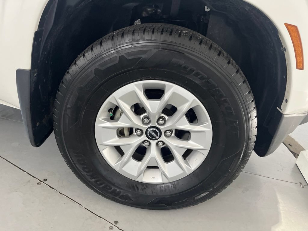 Used 2024 Nissan Frontier SV w/ Technology Package AWD/4WD image 17
