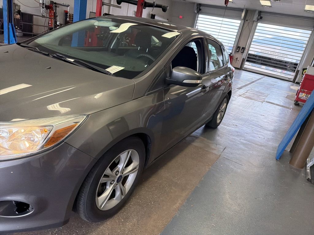 Used 2014 Ford Focus SE w/ SE Winter Package image 6