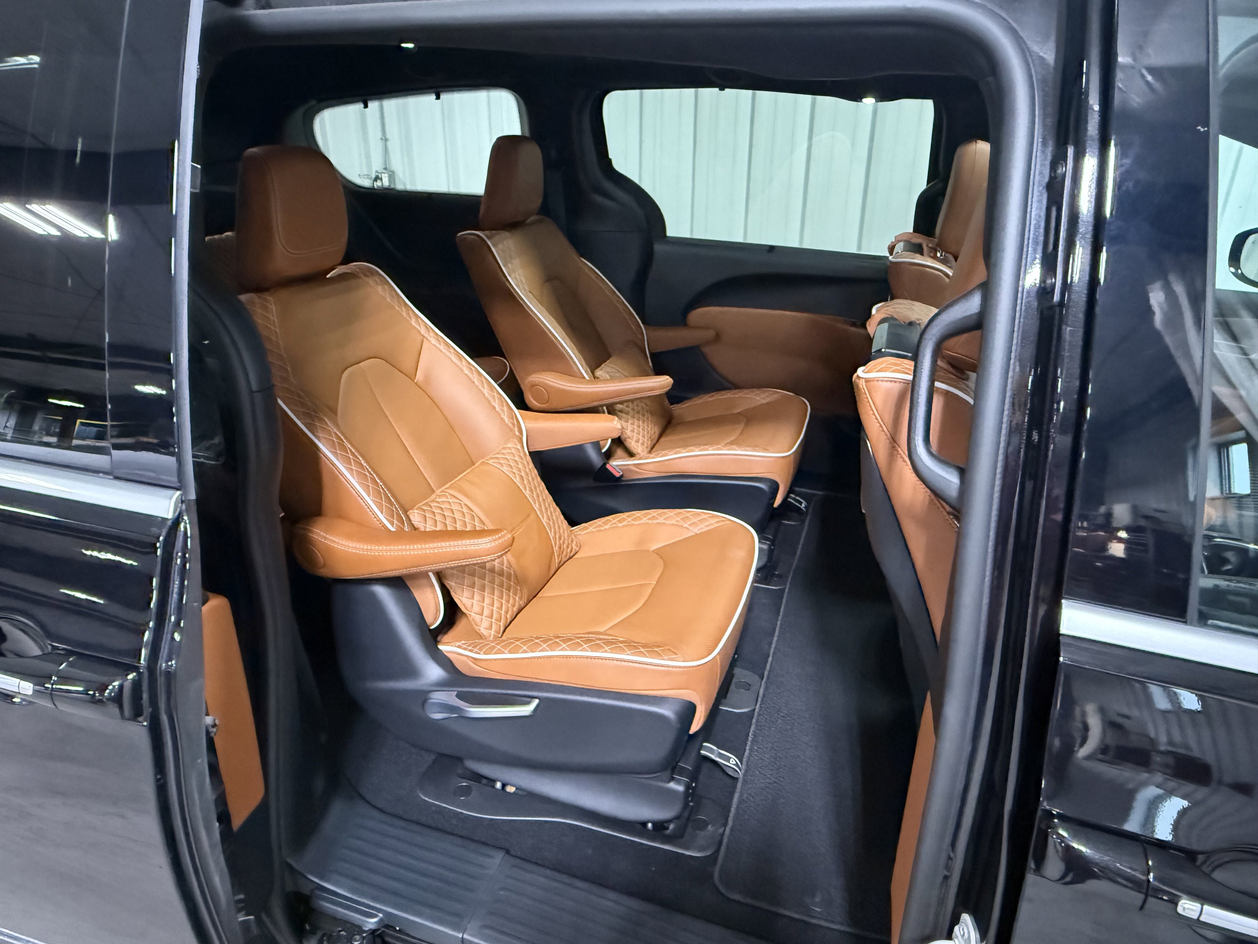 Used 2024 Chrysler Pacifica Pinnacle image 8