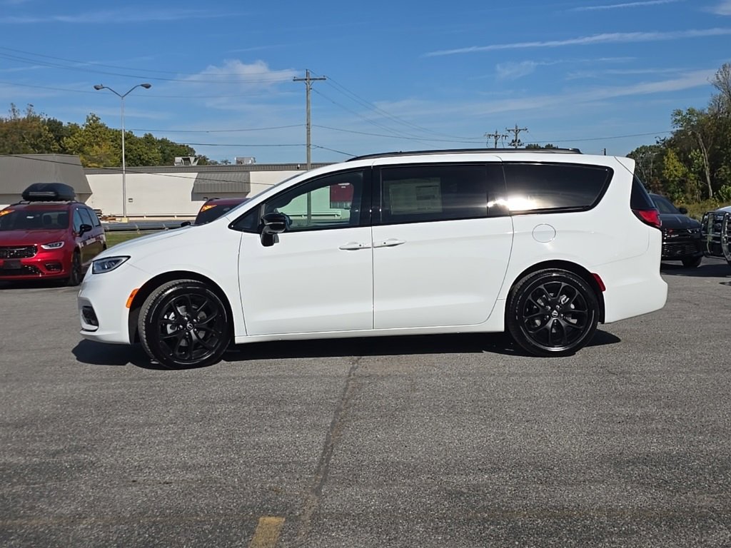 New 2026 Chrysler Pacifica Select image 4