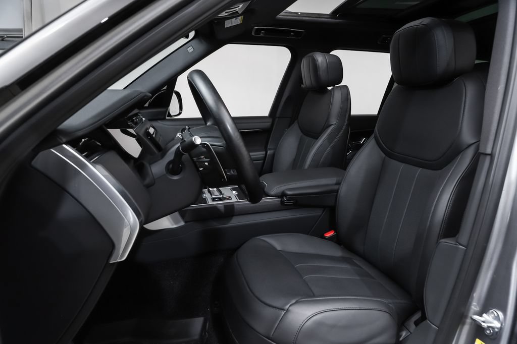 Used 2025 Land Rover Range Rover SE AWD/4WD image 9