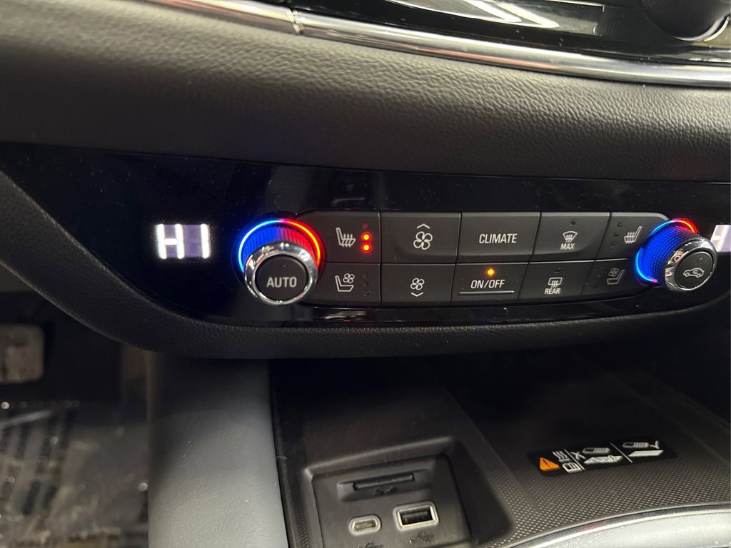 Used 2024 Buick Enclave Premium image 33