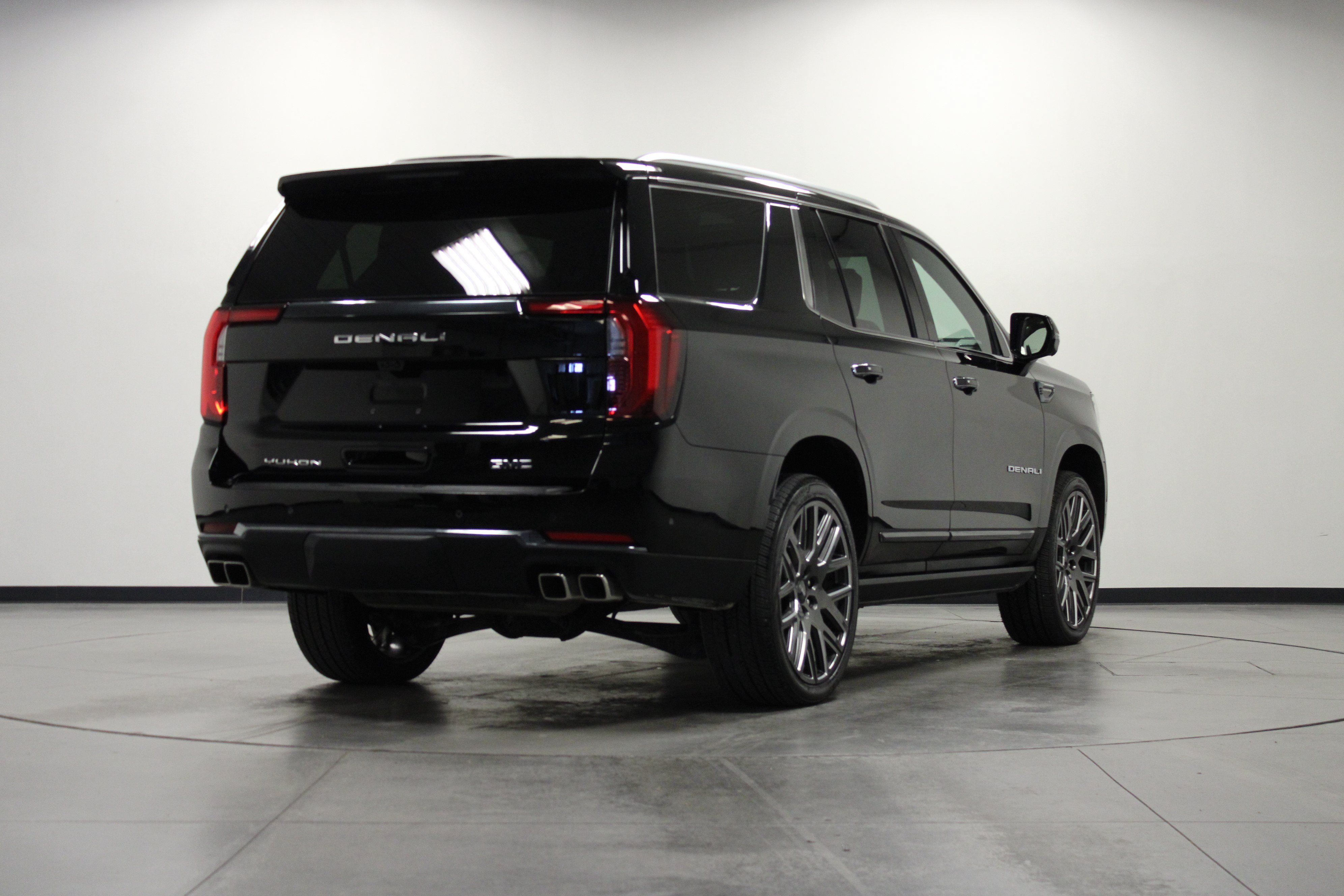 Used 2026 GMC Yukon Denali Ultimate AWD/4WD image 4