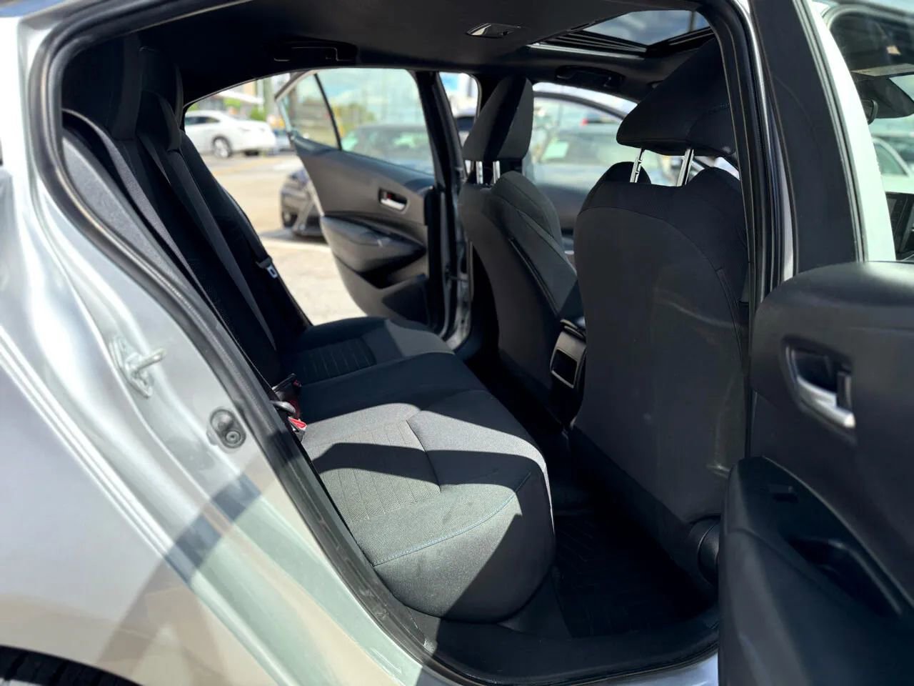 Used 2022 Toyota Corolla SE w/ SE Premium Package image 27