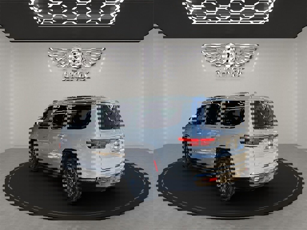 Used 2023 Jeep Wagoneer Series III w/ Preferred Equipment Group image 4