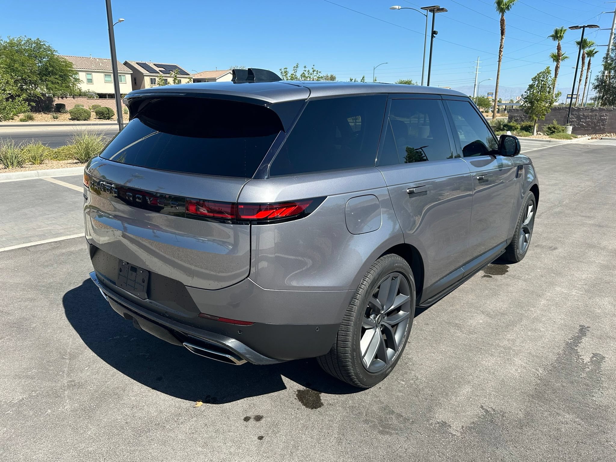 Used 2024 Land Rover Range Rover Sport SE AWD/4WD image 2