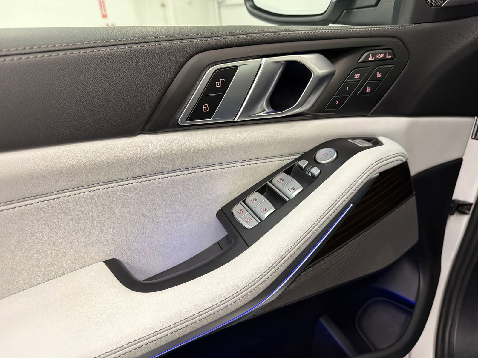 Used 2023 BMW X7 xDrive40i w/ Executive Package image 37