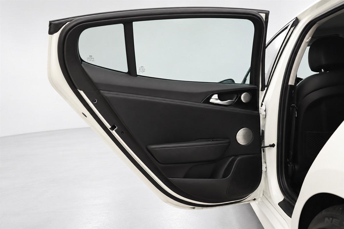 Used 2019 Kia Stinger Premium RWD image 16