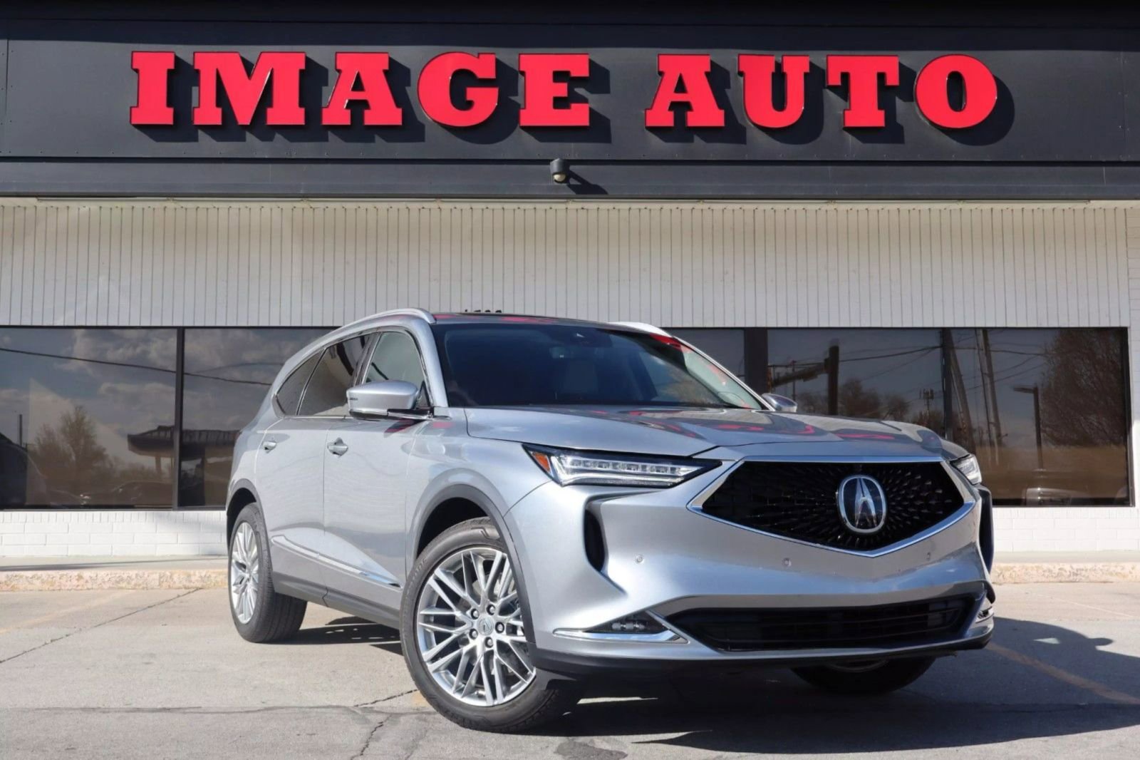 Used 2022 Acura MDX SH-AWD w/ Advance Package image 1