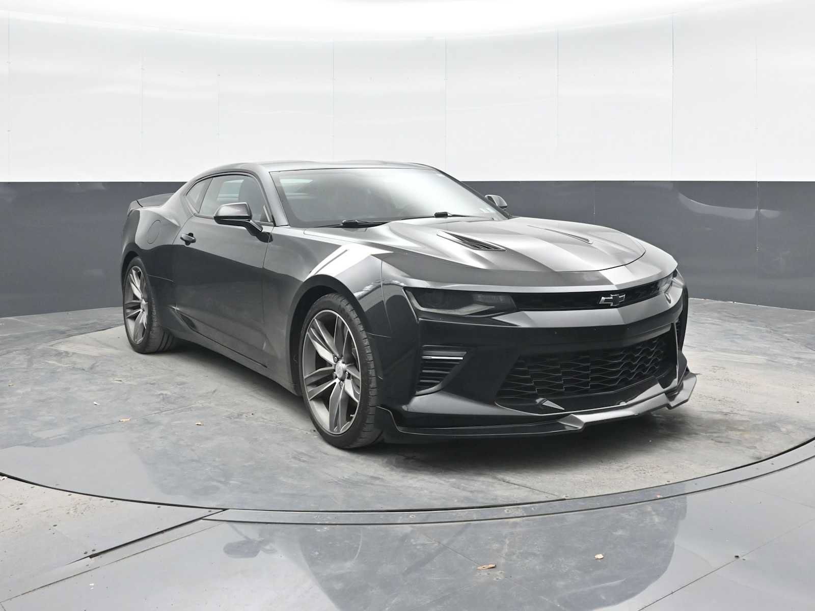 Used 2018 Chevrolet Camaro SS RWD image 7