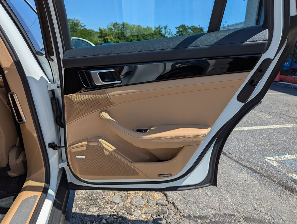 Used 2018 Porsche Panamera RWD image 34