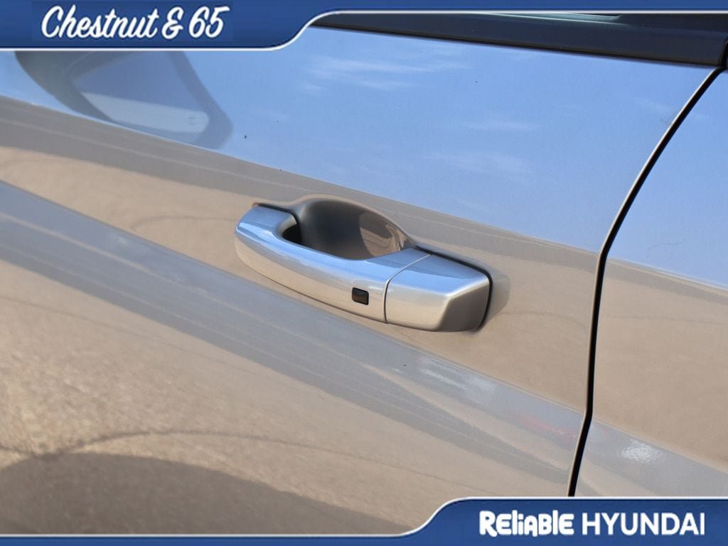 Certified 2025 Hyundai Venue SEL FWD image 19