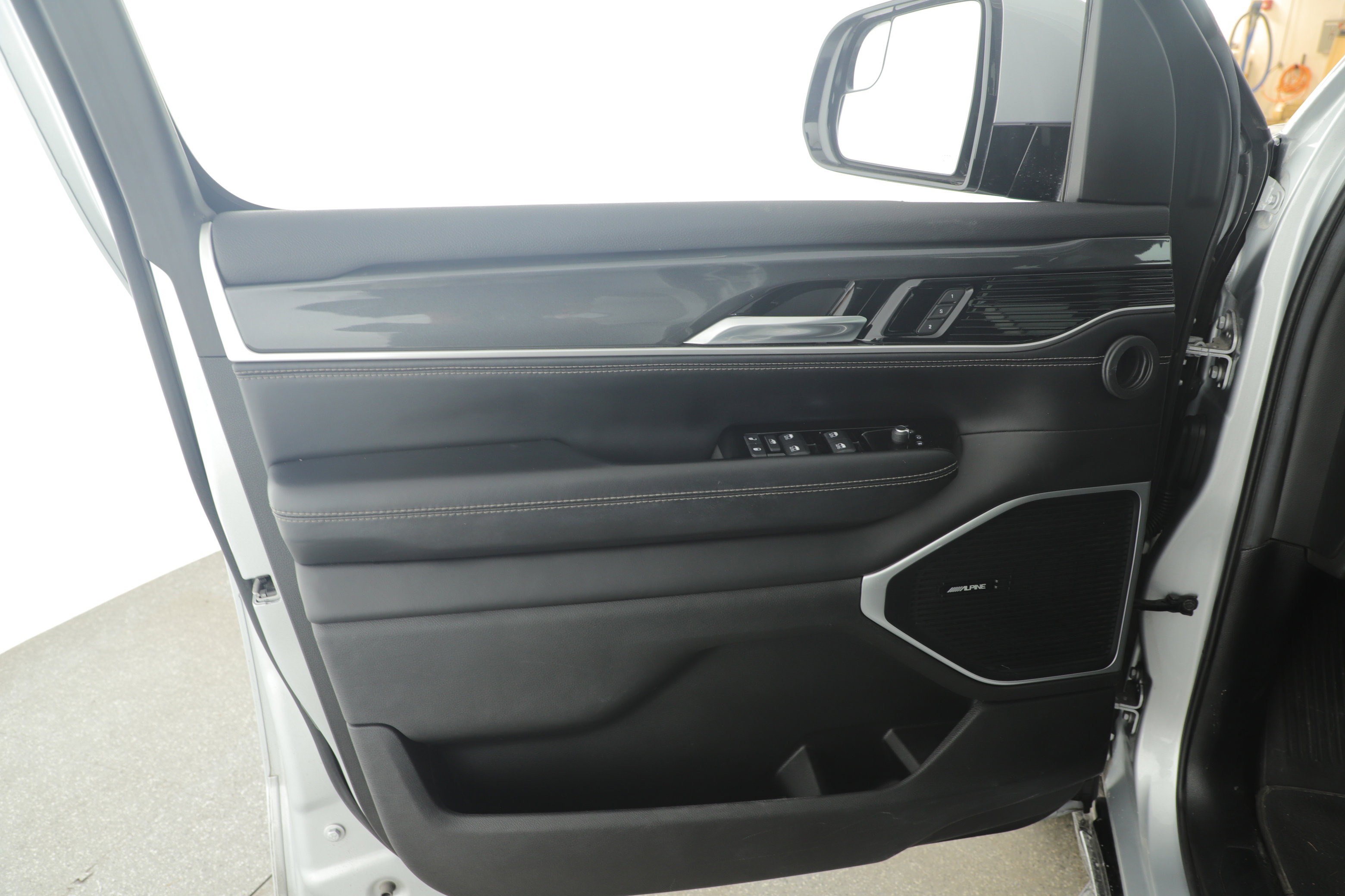 Used 2022 Jeep Wagoneer Series I w/ Premium Group I image 13