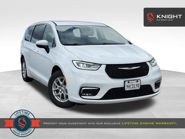 Used 2023 Chrysler Pacifica Touring-L image 1