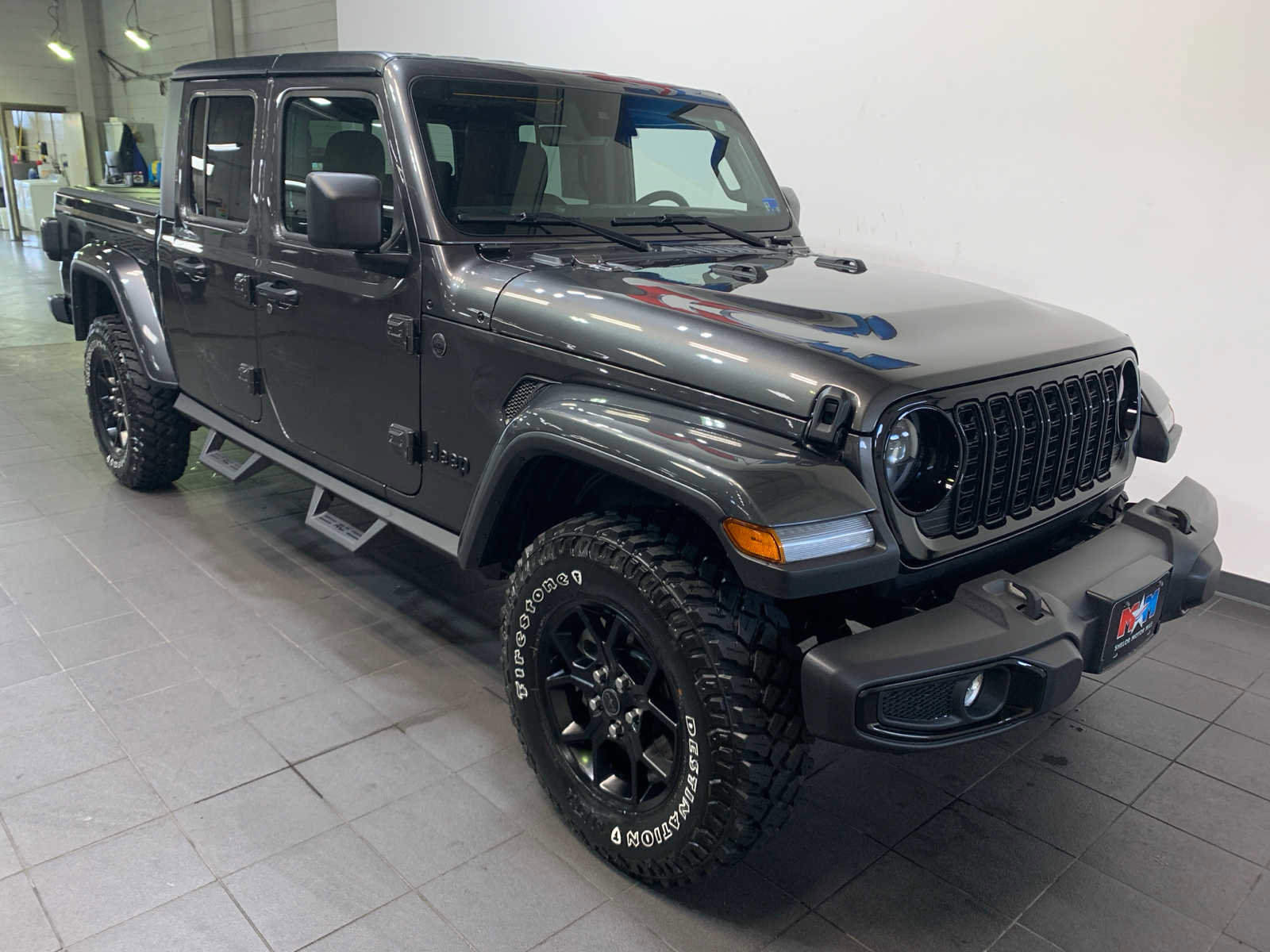 Used 2025 Jeep Gladiator Sport AWD/4WD image 2