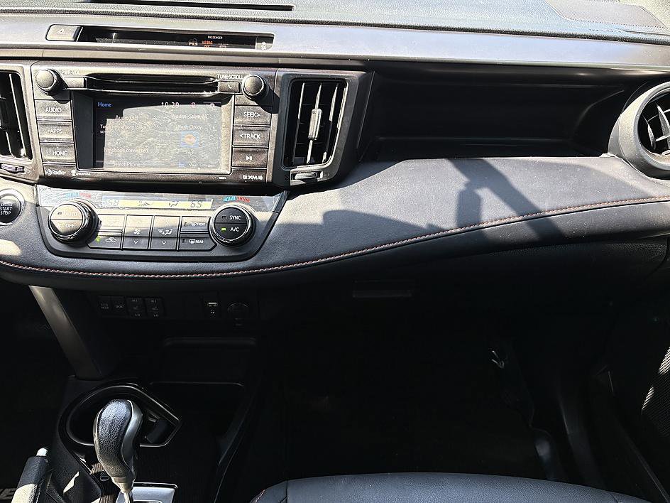 Used 2016 Toyota RAV4 SE FWD image 11