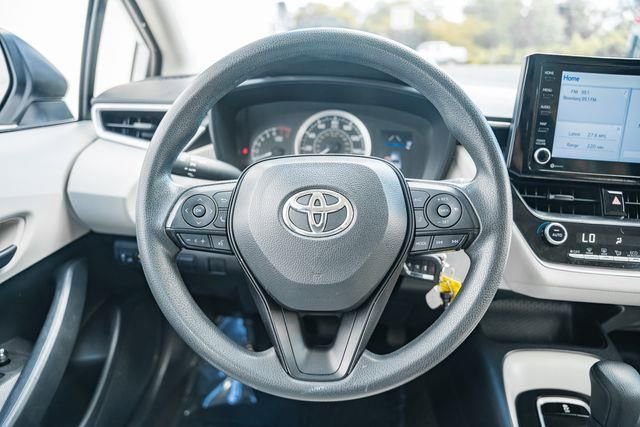 Used 2022 Toyota Corolla LE image 23