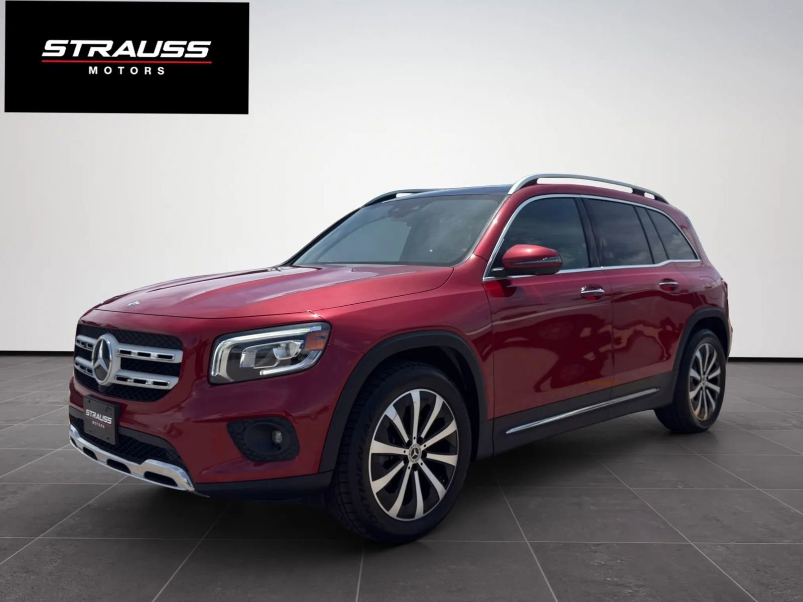 Used 2020 Mercedes-Benz GLB 250 4MATIC w/ Premium Package image 4
