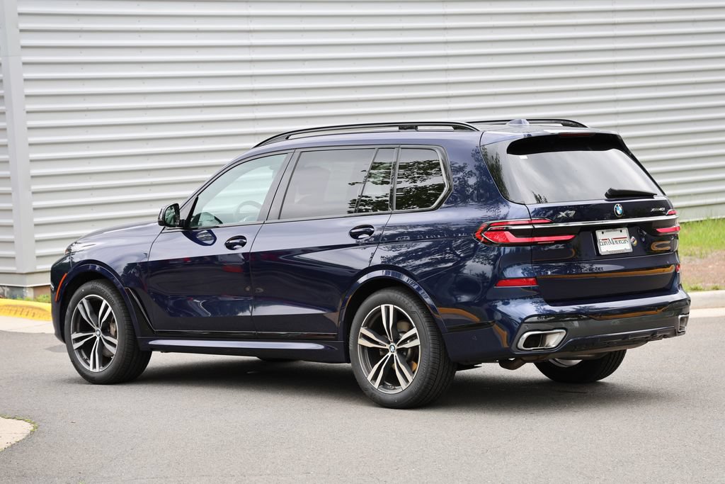 Used 2023 BMW X7 xDrive40i w/ M Sport Package AWD/4WD image 2