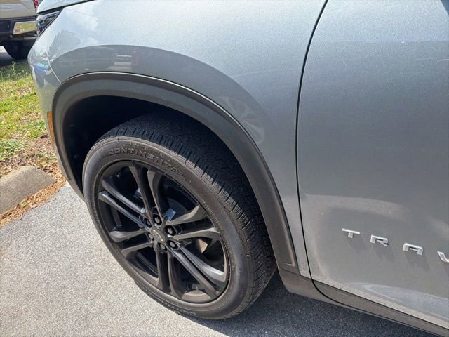 Used 2025 Chevrolet Traverse LT FWD image 24