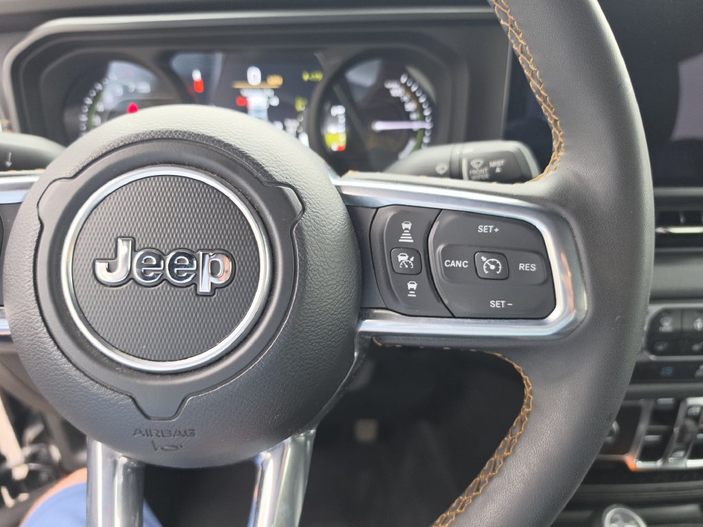 Used 2024 Jeep Wrangler Unlimited Sahara AWD/4WD image 18
