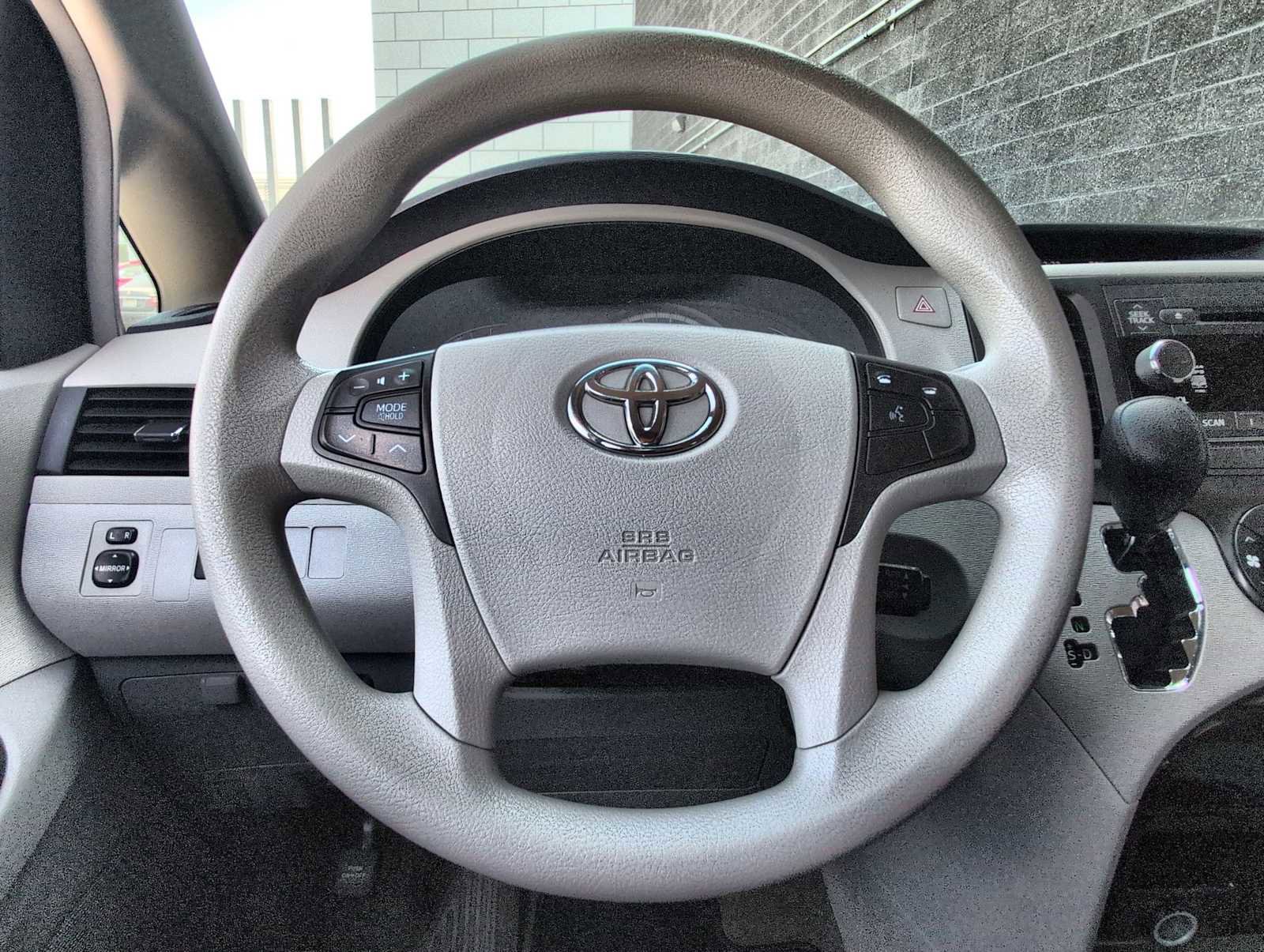 Used 2014 Toyota Sienna LE image 21
