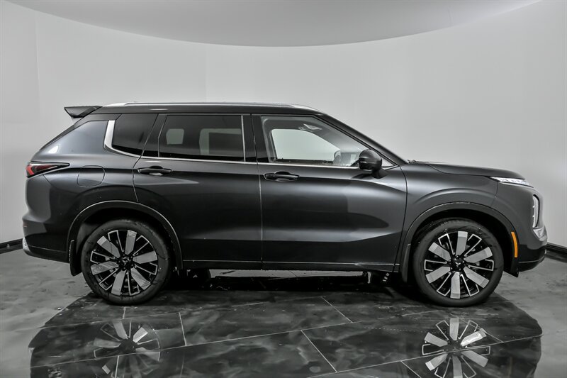 New 2026 Mitsubishi Outlander SEL FWD image 9