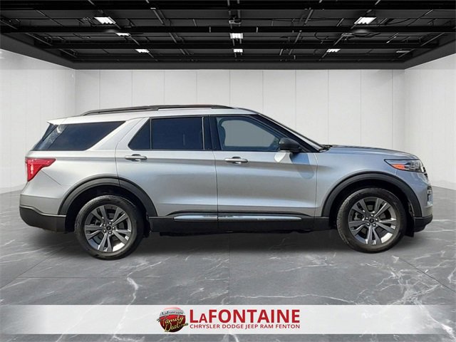 Used 2022 Ford Explorer XLT w/ Equipment Group 202A image 9