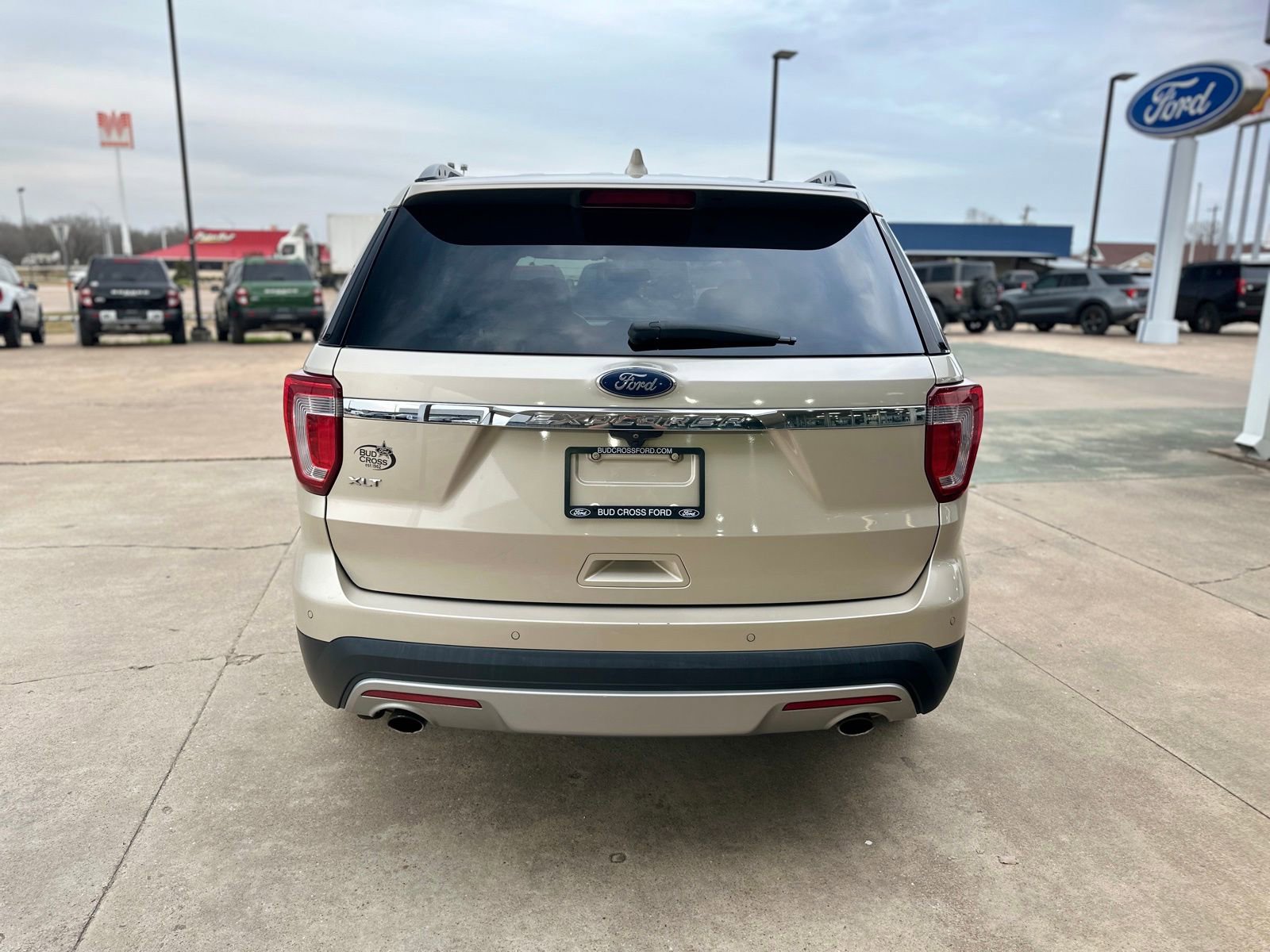 Used 2017 Ford Explorer XLT w/ Equipment Group 202A image 9