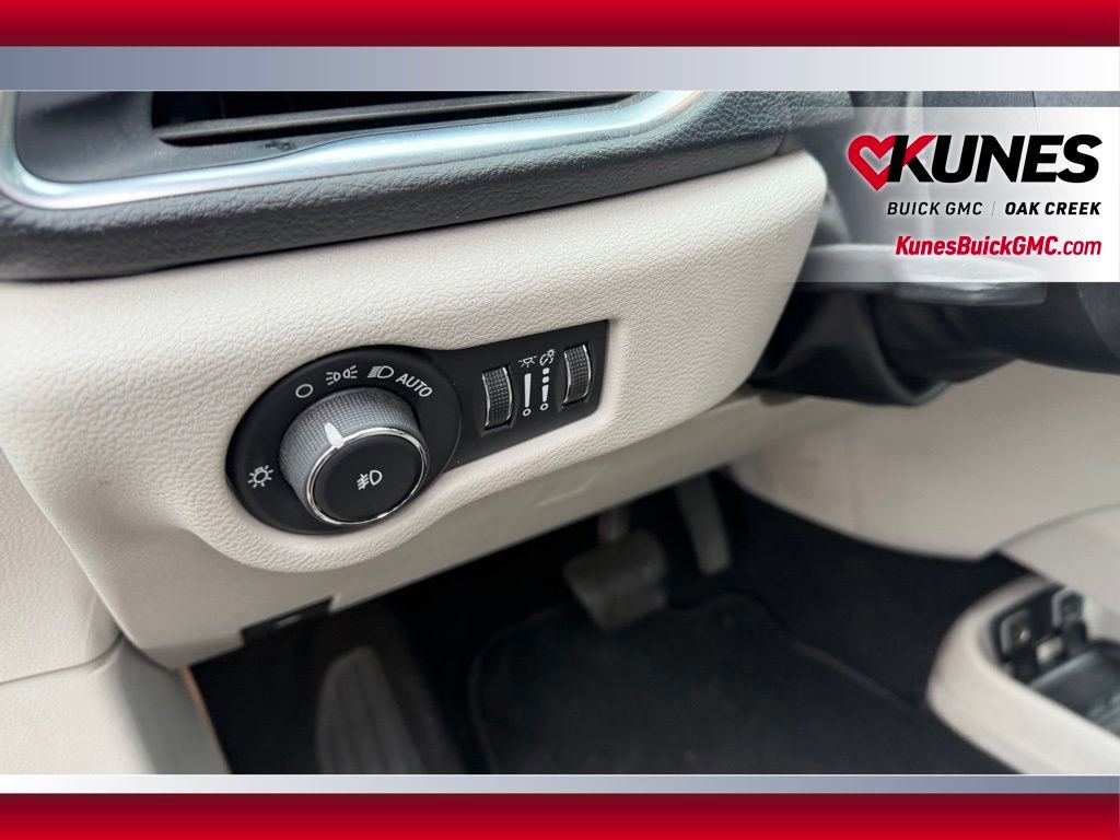 Used 2020 Chrysler Pacifica Limited FWD image 13