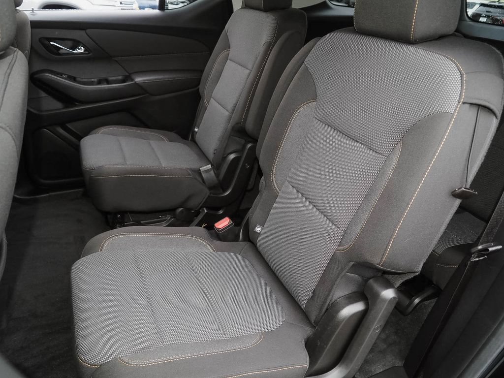Used 2020 Chevrolet Traverse LT FWD image 22