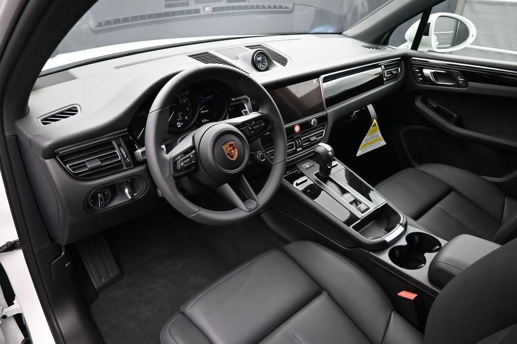 New 2026 Porsche Macan AWD/4WD image 4