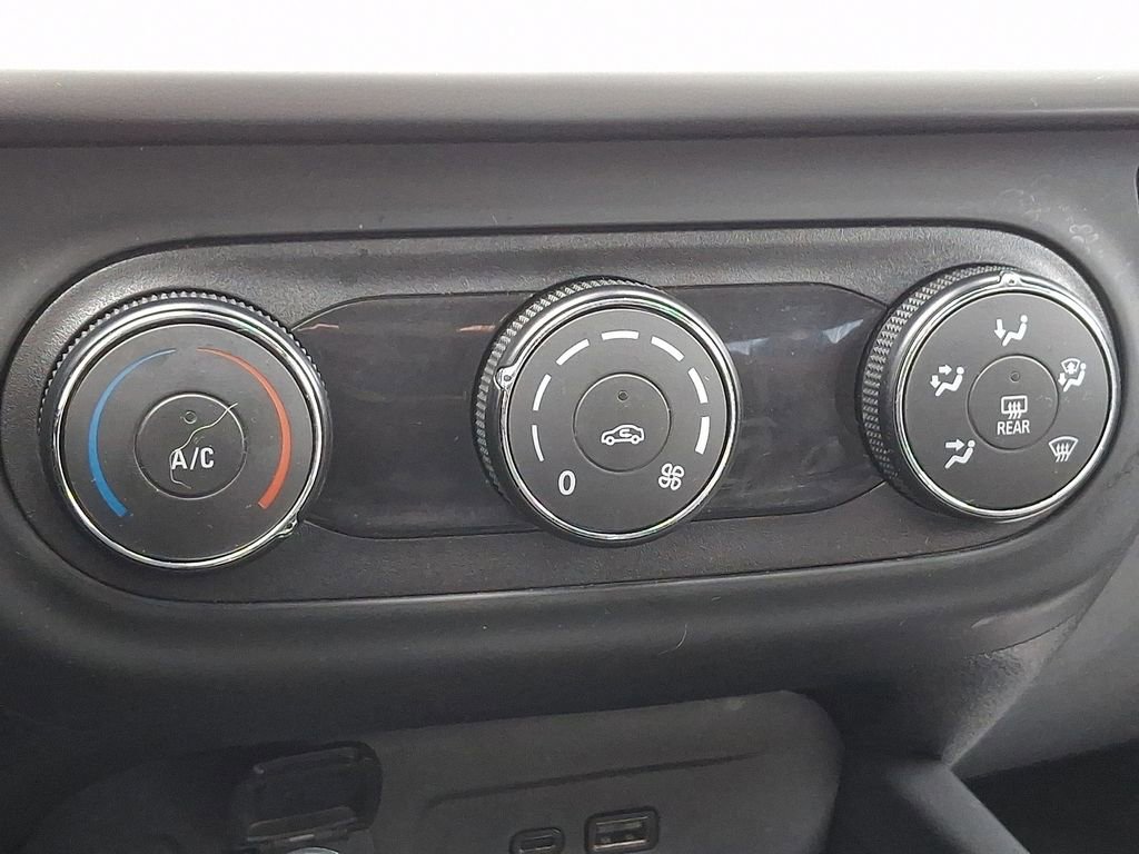 Used 2025 Chevrolet Trax LS image 13