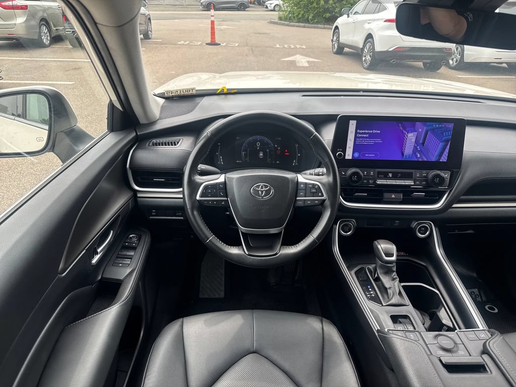 Used 2024 Toyota Grand Highlander AWD image 13