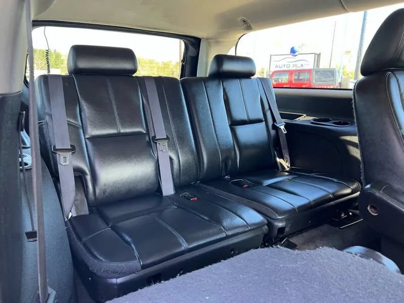 Used 2008 Chevrolet Suburban LT w/ LT Preferred Equipment Group RWD image 15