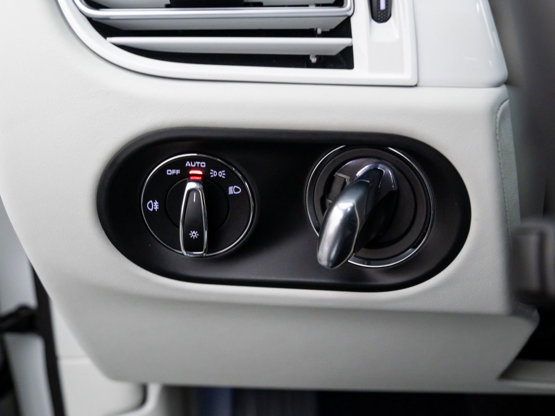 Certified 2024 Porsche Macan GTS image 20