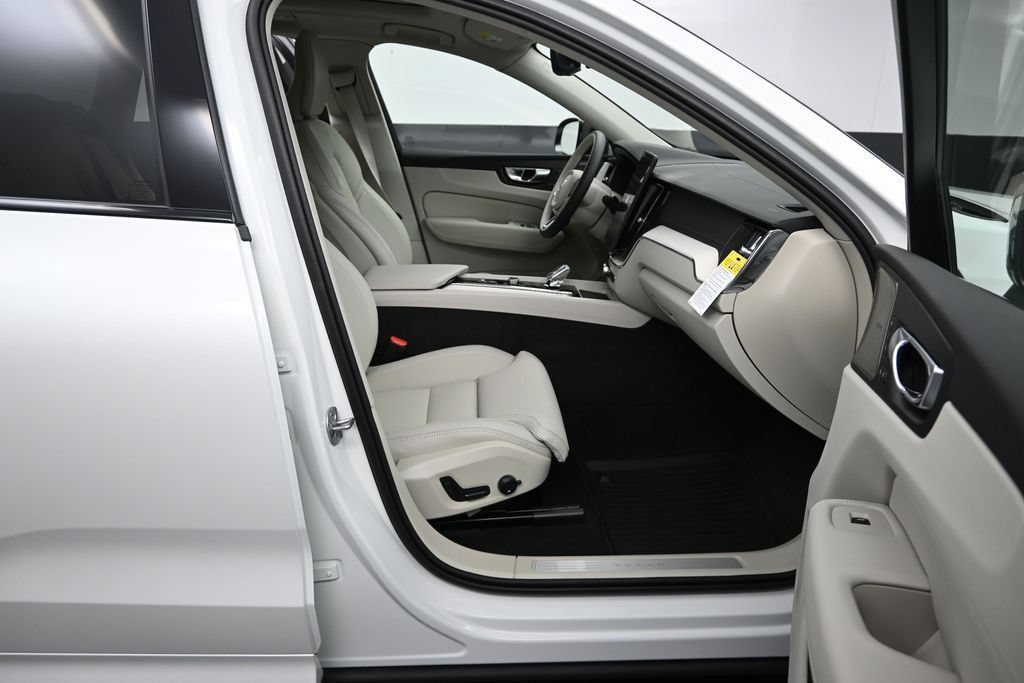 New 2026 Volvo XC60 T8 Ultra w/ Protection Package Premier AWD/4WD image 18