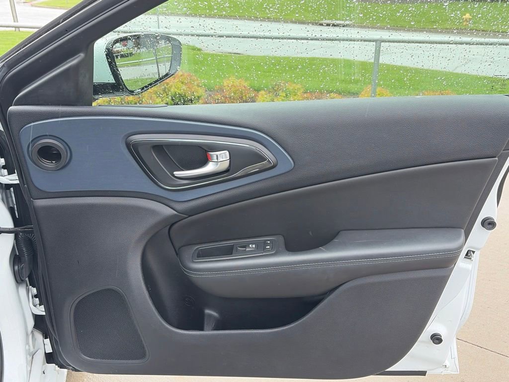 Used 2016 Chrysler 200 S FWD image 20