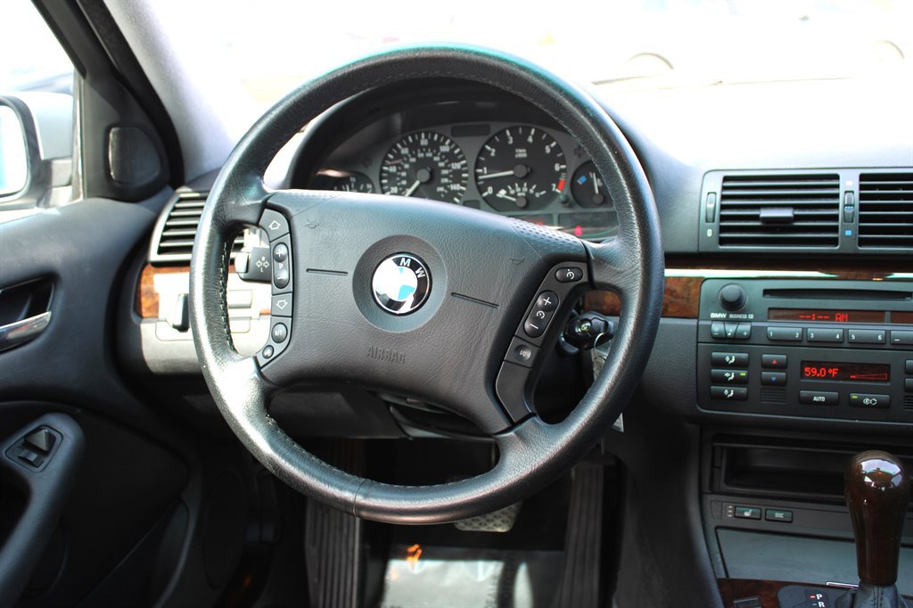 Used 2005 BMW 325i Sedan image 13