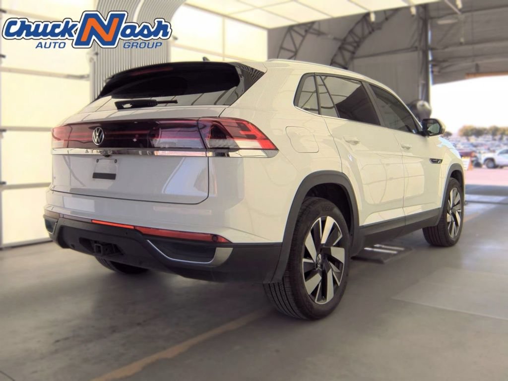 Used 2025 Volkswagen Atlas Cross Sport SE FWD image 2