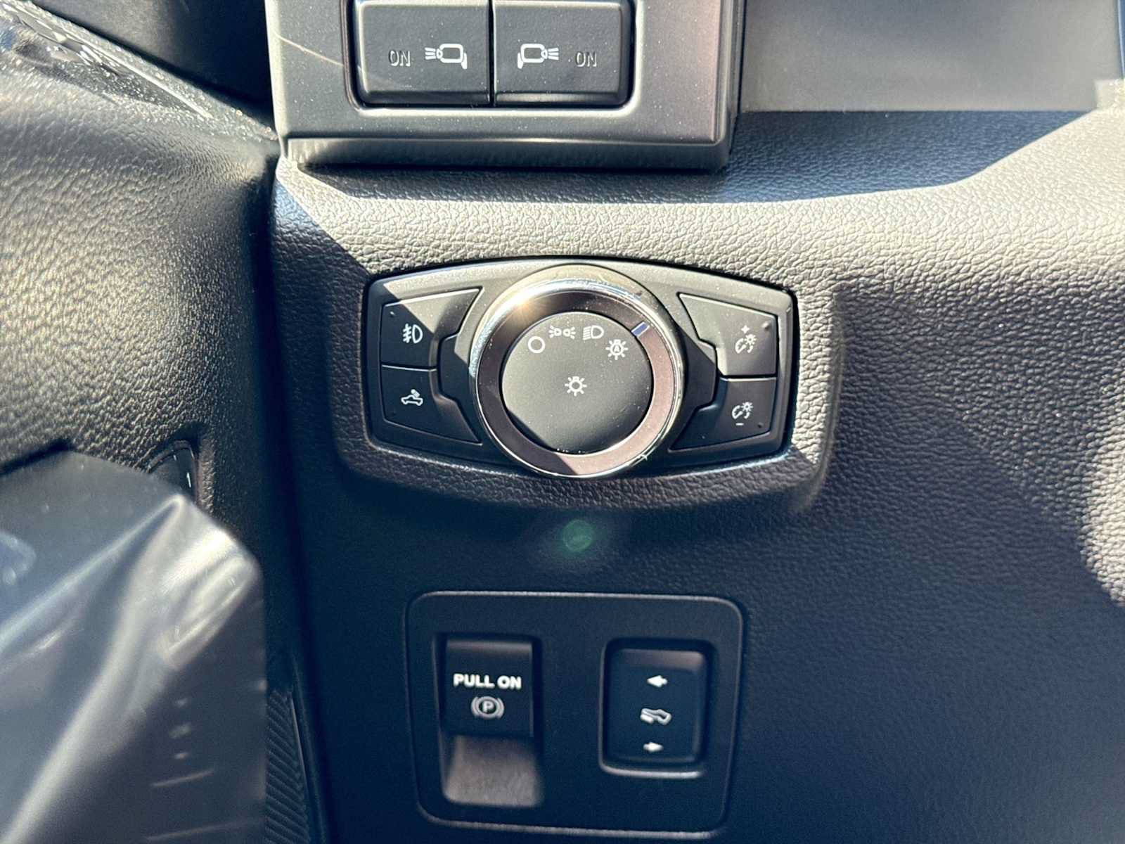 Used 2018 Ford F150 Lariat w/ Equipment Group 502A Luxury AWD/4WD image 26