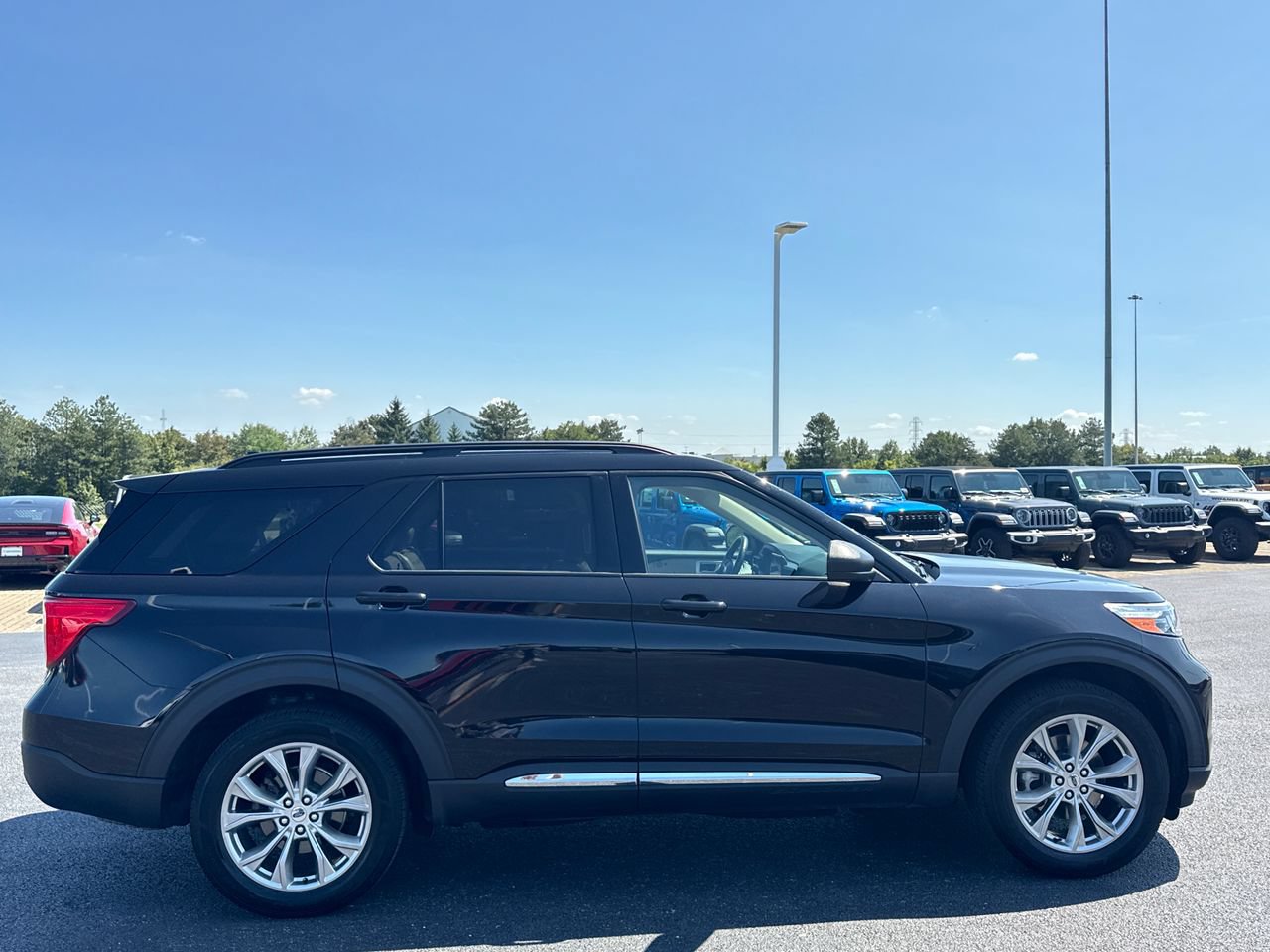 Used 2020 Ford Explorer XLT w/ Equipment Group 202A AWD/4WD image 2