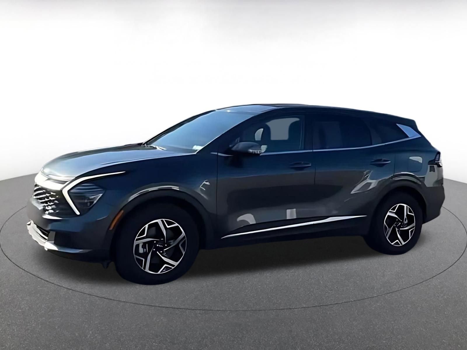 Used 2025 Kia Sportage LX image 8